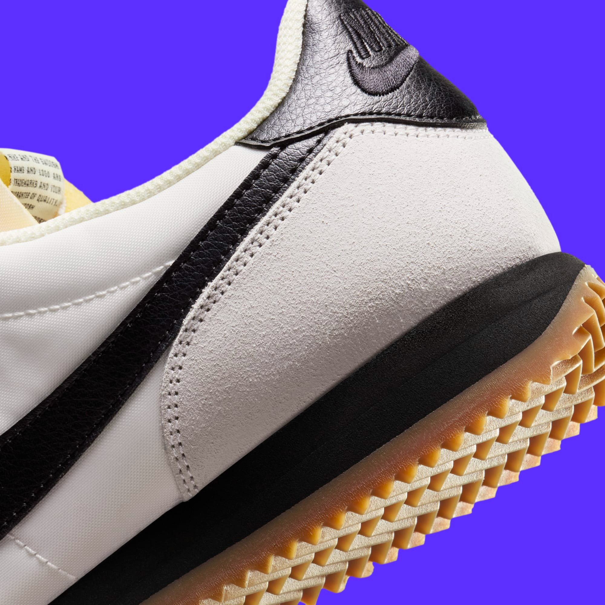 国内配送 NIKE CORTEZ TXT LT LEMON TWIST/BLACK-COCONUT MILK The Womens Nike Cortez Appears With A Gum Sole | House of Heat°